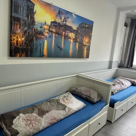 Modernes 4 Mit 6 Einzelnen Betten Apartment