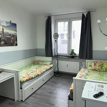 Modernes 4 Mit 6 Einzelnen Betten Apartment