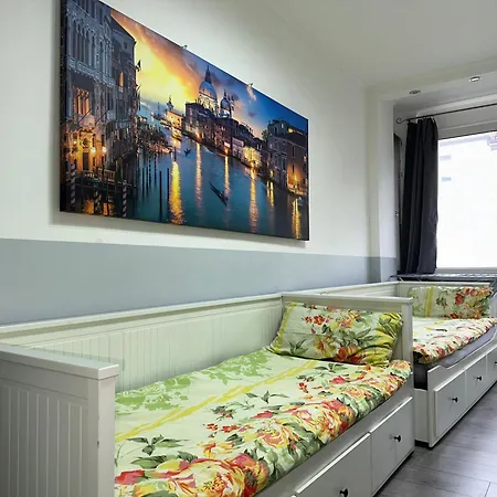 Modernes 4 Mit 6 Einzelnen Betten Apartment *